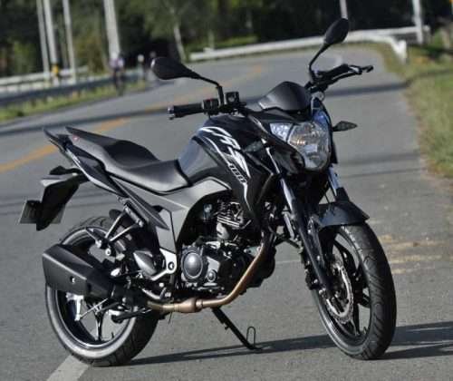 AKT CR5 ed136 01 e1689629258204 Prueba de manejo de una AKT CR5 1 Imagen completa de la moto AKT CR5 en color negro