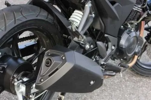 Escape de la moto AKT CR5