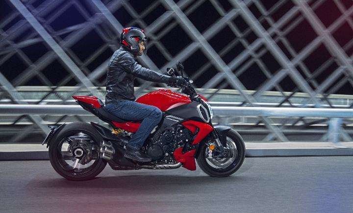 Ducati Diavel V4
