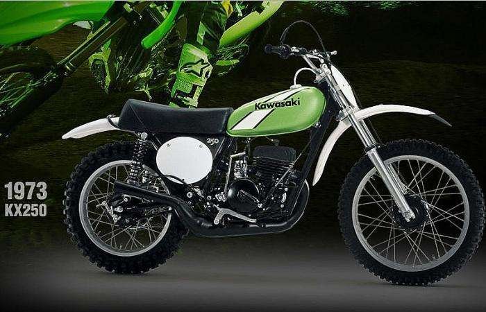 La saga KX de Kawasaki celebra sus Bodas de Oro