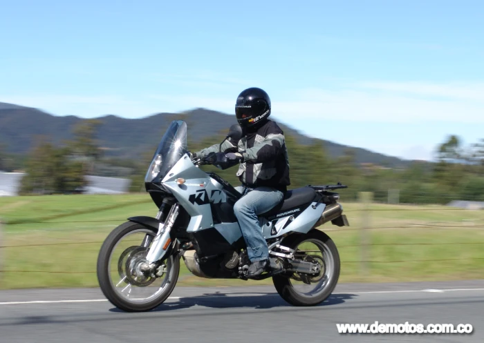 Prueba a fondo de la KTM 950 Adventure 2005