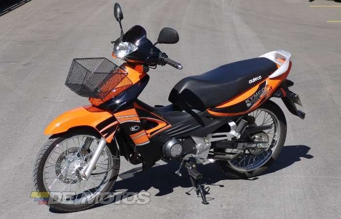 Kymco Spyke 125R 3 Prueba de manejo de la Kymco Spike 125R, una moped con estilo 6 Chasis, suspensión mono amortiguador, tijera cuadrada de la Spike 125R