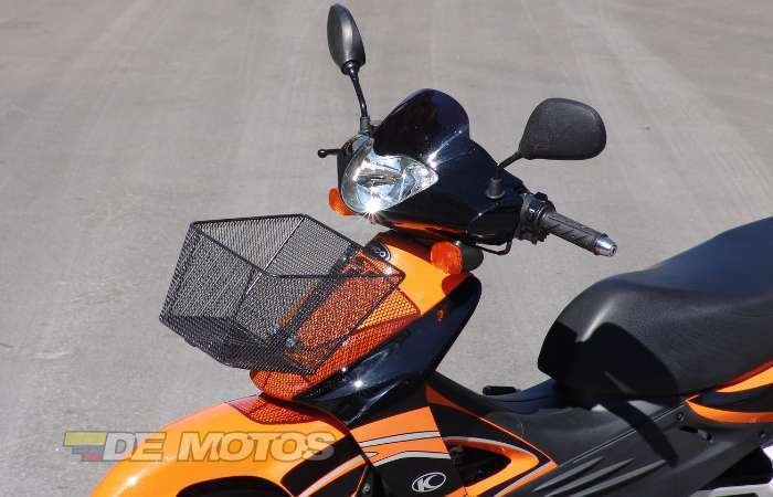 Kymco Spyke 125R 5 Prueba de manejo de la Kymco Spike 125R, una moped con estilo 4 Accesorio de canasta de la Kymco Spike 125R