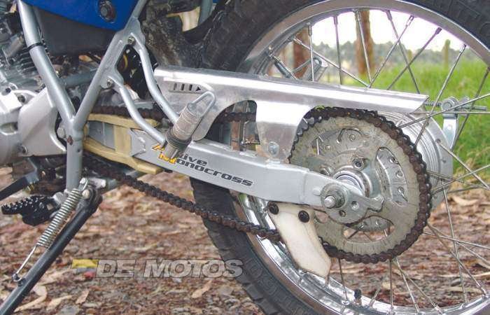 Yamaha XTZ 125 1 Prueba de manejo Yamaha XTZ 125, ¿una moto triple propósito? 5 La suspensión trasera dela XTZ 125