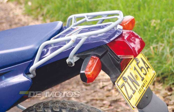 Yamaha XTZ 125 8 Prueba de manejo Yamaha XTZ 125, ¿una moto triple propósito? 7 Parrilla de la XTZ 125