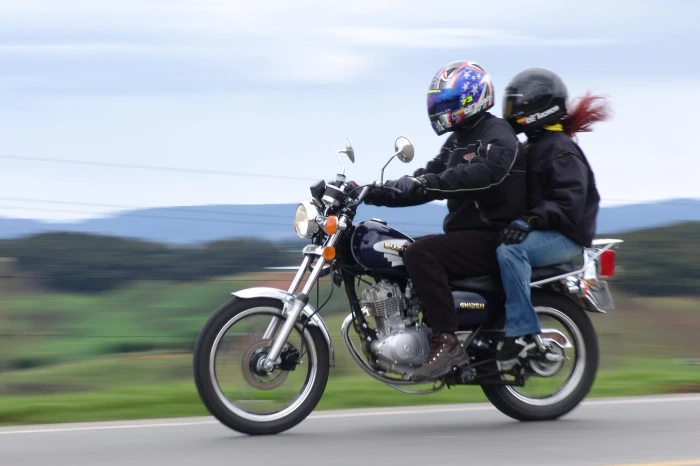 Prueba de manejo de la Suzuki GN125H con parrillero