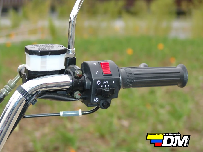 Manillar y switch de la Suzuki GN125H