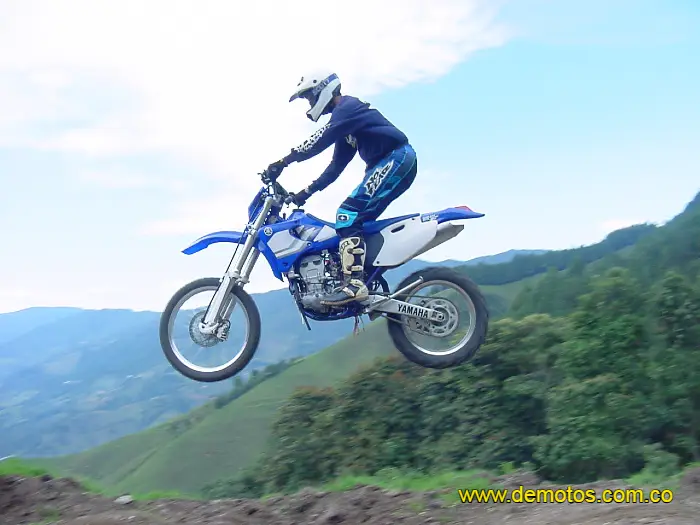 La Yamaha WR 400 en las manos de un piloto como Nicolas Stankov