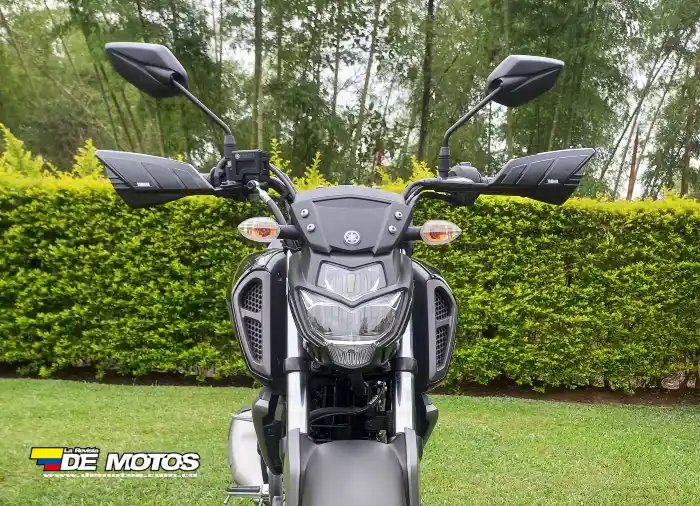 Parte frontal de la Yamaha FZ Versión 3.0