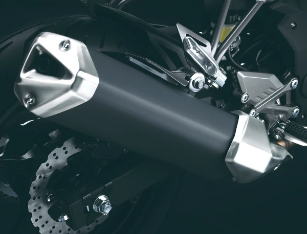 Kawasaki Z250 SL Examen a Fondo 02 Prueba de manejo de la Kawasaki Z250 SL, exprimiendo su potencial 2 Escape de la Kawasaki Z250 SL