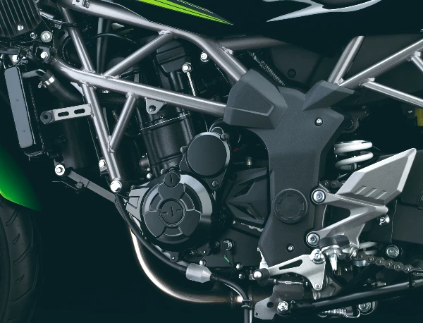 Kawasaki Z250 SL Examen a Fondo 04 Prueba de manejo de la Kawasaki Z250 SL, exprimiendo su potencial 5 Motor y chasis de la Kawasaki Z250 SL