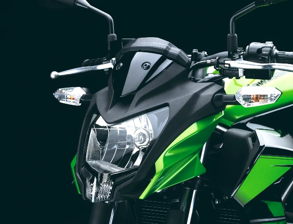 Kawasaki Z250 SL Examen a Fondo 05 Prueba de manejo de la Kawasaki Z250 SL, exprimiendo su potencial 4 Luces de la Kawasaki Z250 SL