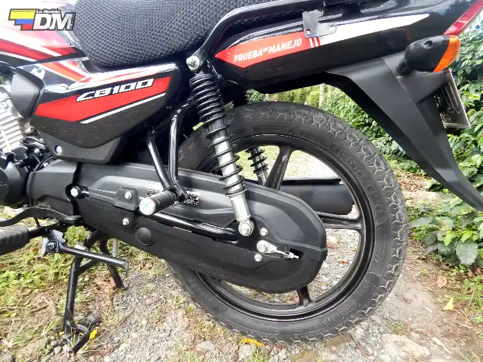 Llanta trasera de la Honda CB100