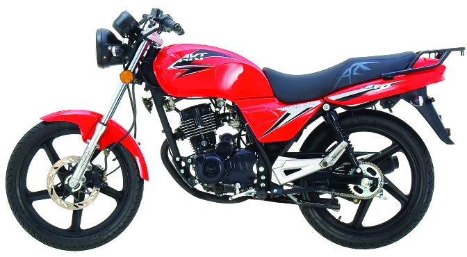 Foto de una moto AKT EVO 125 de color rojo mostrando los diseños y acabados .