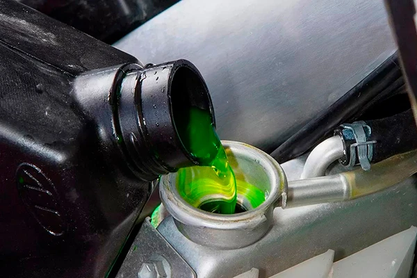 Que es el refrigerante, el líquido verde que vemos en la foto