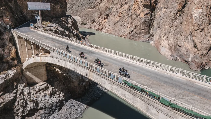 cambio de paisaje de las montanas a climas mas calidos Una aventura por el suroeste de China en moto La Revista De Motos