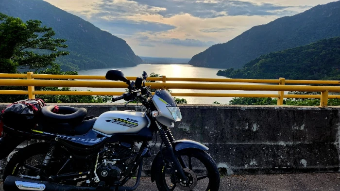 Dos motos Boxer ganan Desafío Extremo