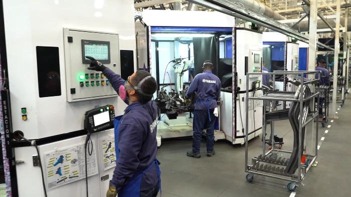 soldadura robotizada con los nuevos operarios