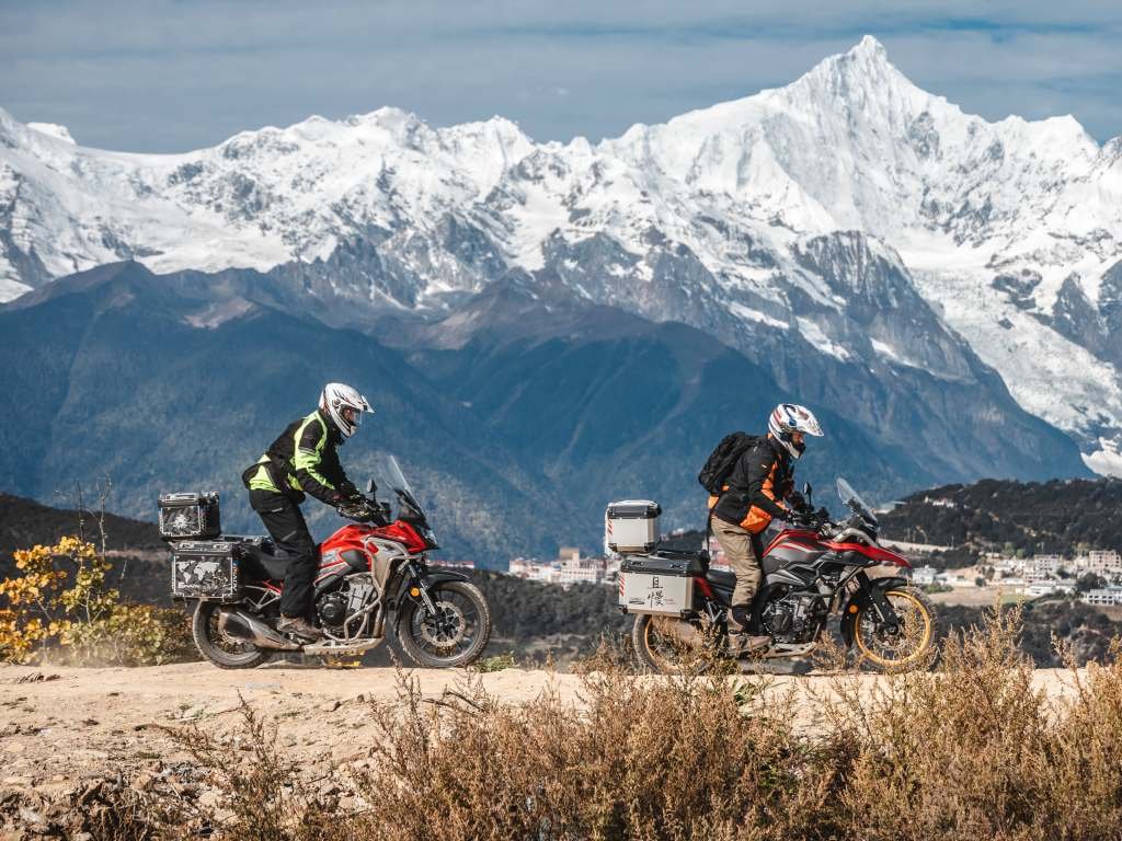 china en moto con los amigos