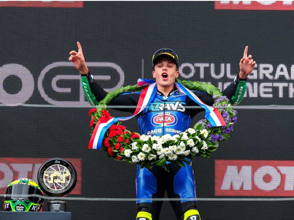 Diogo Moreira gana en Assen en Moto2 el 2025