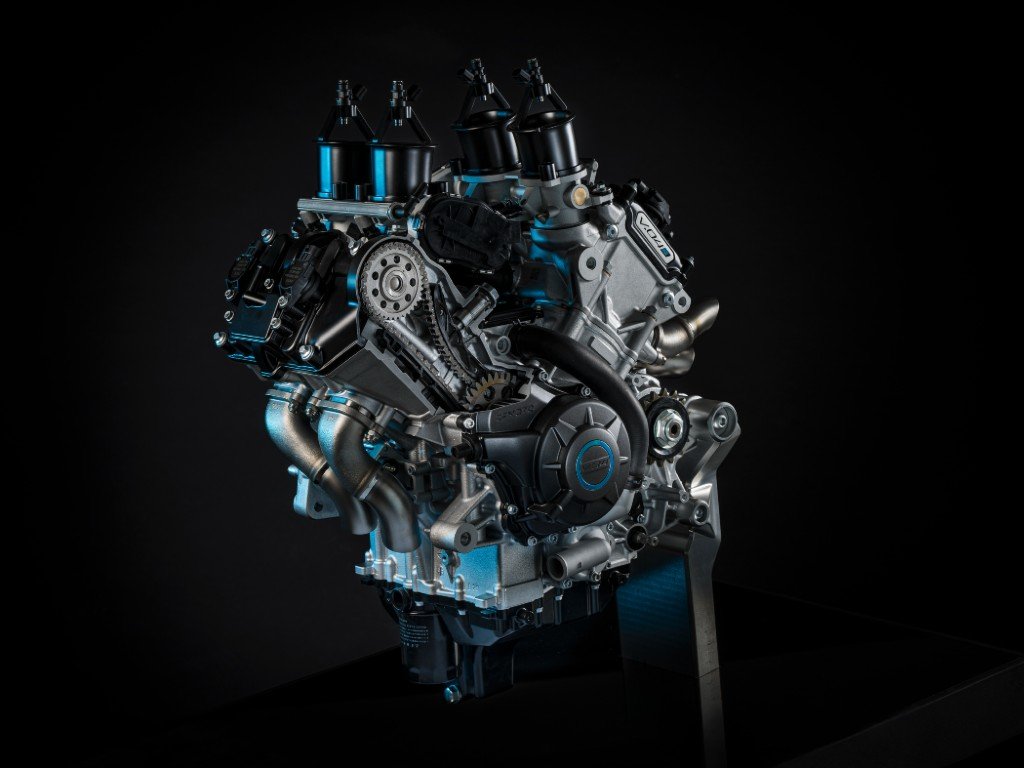 el motor v4 de cfmoto está pensado para varias plataformas