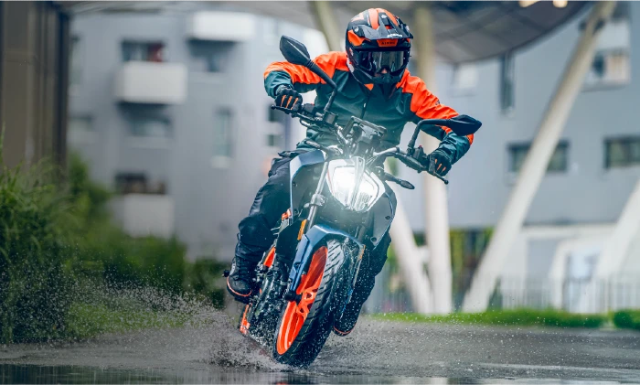 imagen de accion ktm 160 KTM Duke 160 más motos en la baja cilindrada 4 KTM Duke 160