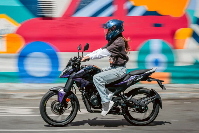 pulsar n125 fi vista lateral en accion Nueva Bajaj Pulsar N125 FI ya en Colombia La Revista De Motos
