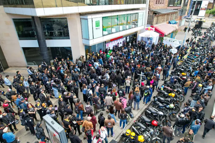 Una gran cantidad de Moteros Royal Enfield reunidos en el one ride 2025