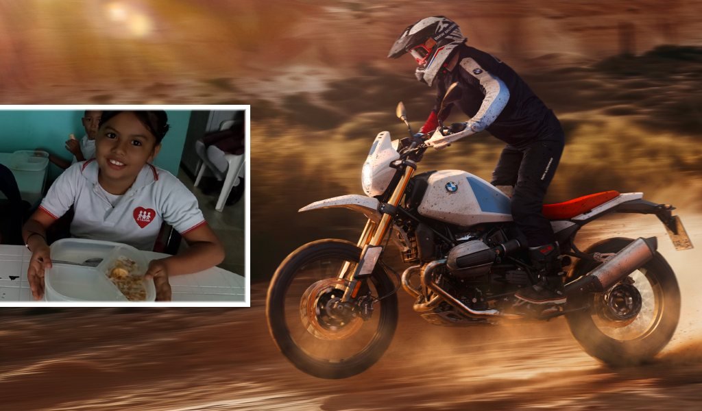 Niña de Ibagué con un plato de comida y al lado joven motocilcista