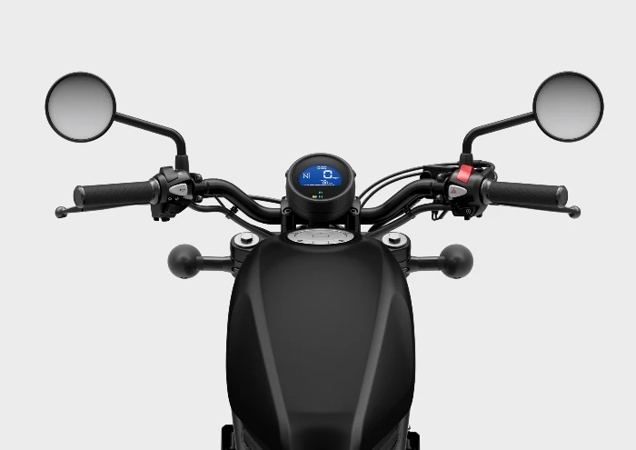 Rebel 300 2026 divertida comoda segura Honda Rebel 300 2026: la moto ideal para quienes quieren comenzar sin complicaciones 3 Así luce la Honda Rebel 300 2026, desde el puesto del conductor. Retro y simple.