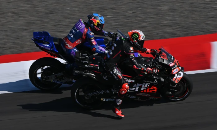Marco Bezzecchi está haciendo bien la tarea en el box de Aprilia