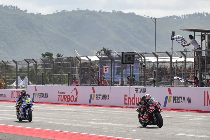 Así pasó por la meta en primer lugar Marco Bezzecchi en el sprint de Mandalika