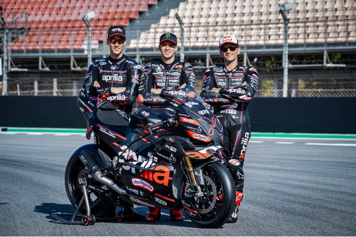 el equipo aprilia de motogp con la rsv4 x gp La Aprilia RSV4 X-GP se agota en solo 14 días: éxito mundial para la marca “X” 2 La superbike italiana celebra los 10 años del debut de la RS-GP en MotoGP