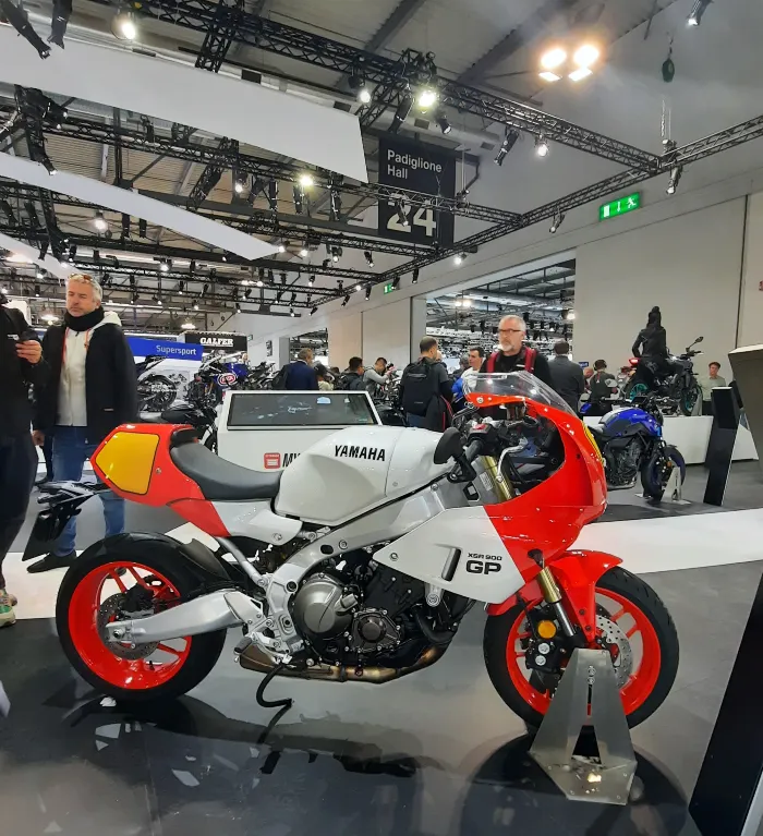 Moto Yamaha en exhibición en la Ronda de Estoril del WorldSBK 