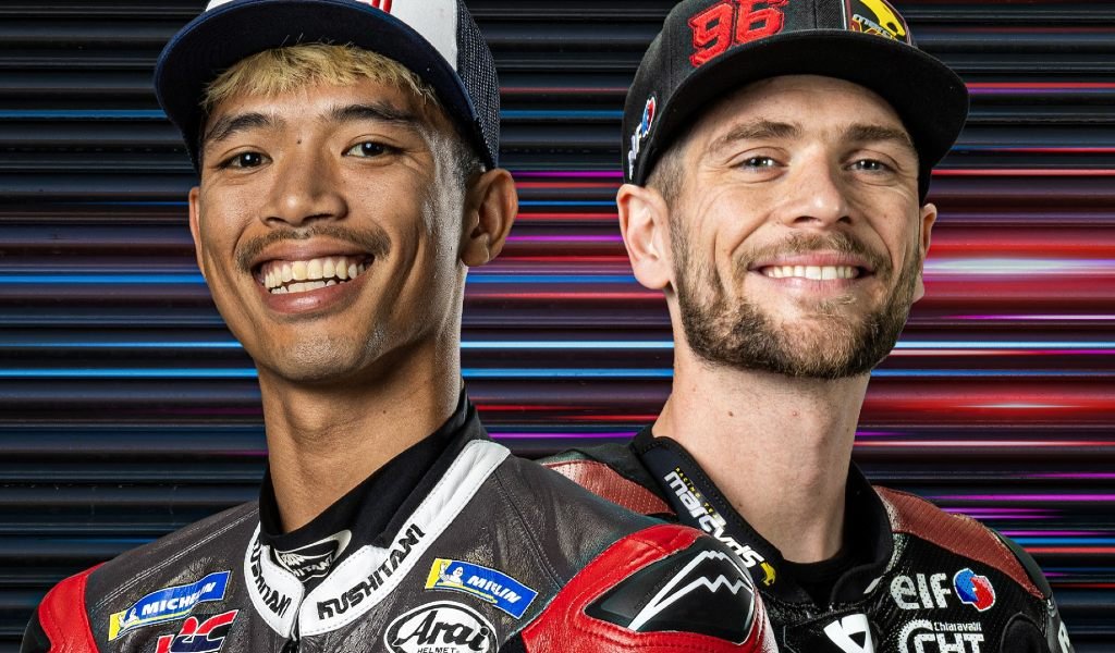 Somkiat Chantra y Jake Dixon posando como los pilotos oficiales del Campeonato Mundial de Superbikes