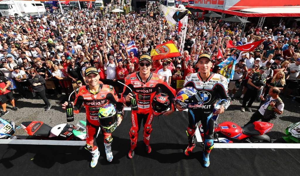 El podio de la carrera 2 en Portugal deja claro que aún hay lucha por el título del mundial de superbike 2025