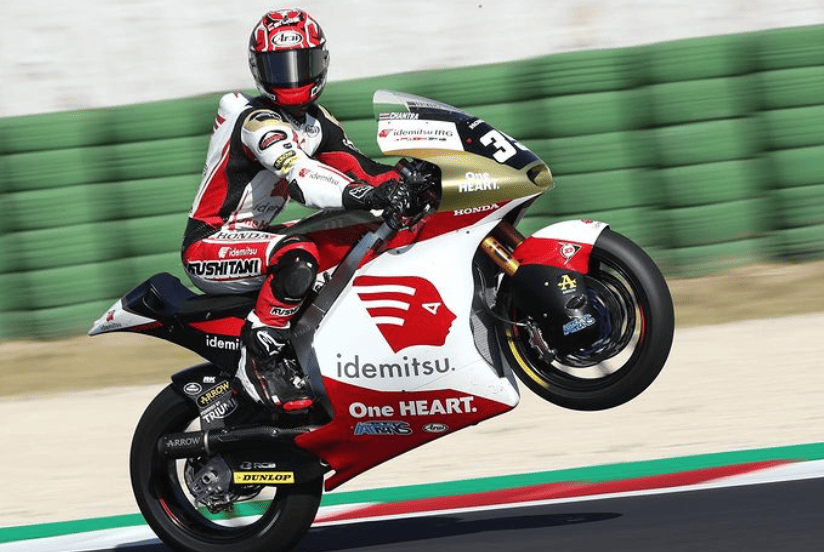 Foto de Somkiat Chantra en su moto de carrera
