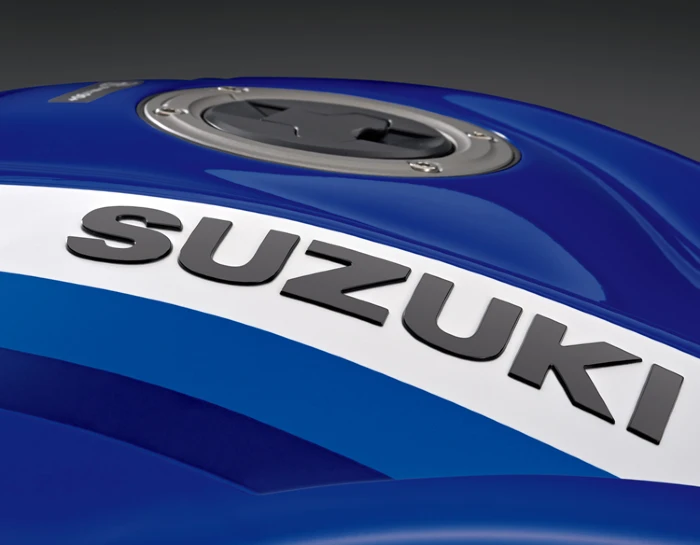 tanque de la hayabusa suzuki Sale al mercado la Suzuki Hayabusa edición especial 2026 con mejoras en su diseño 1 Foto de detalle que muestra el tanque de combustible de la Suzuki Hayabusa 2026