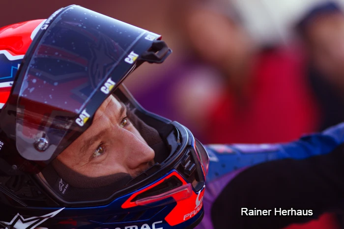 Jack Miller con su Yamaha en el test de valencia