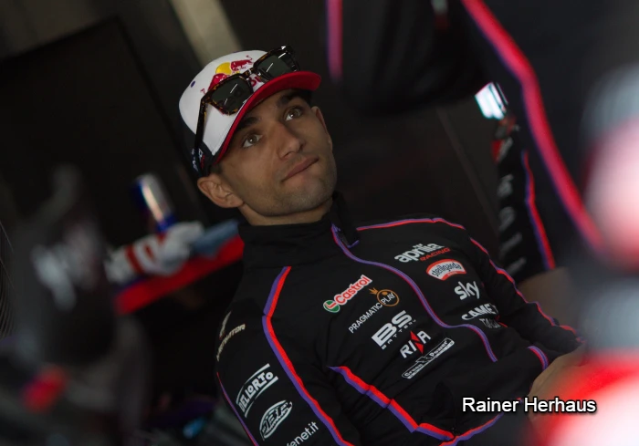 Jorge Martín en el box de Aprilia