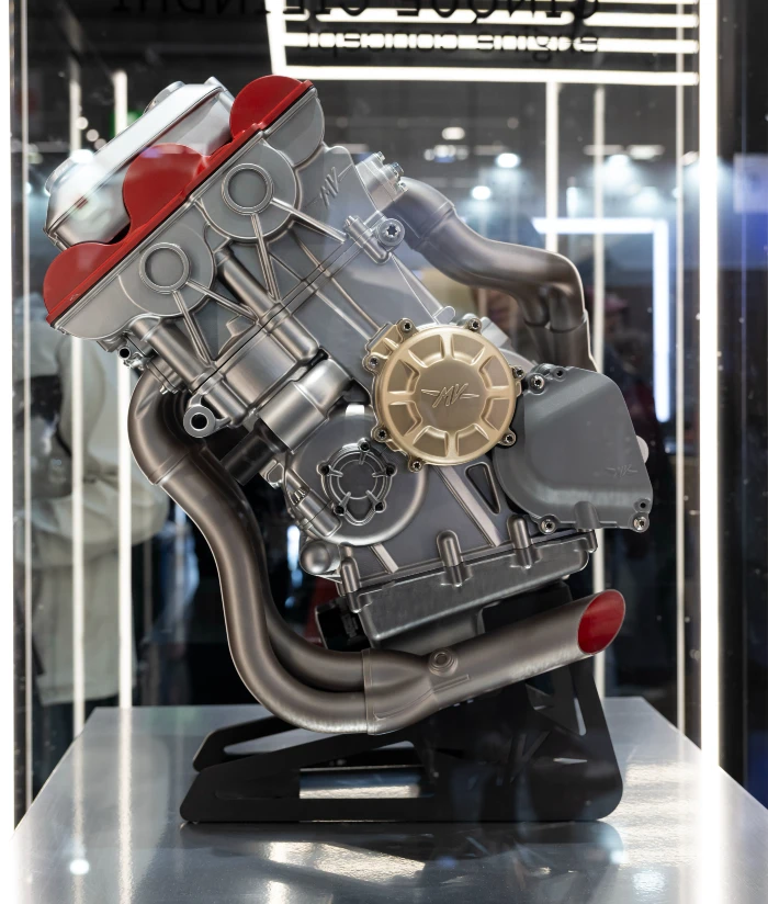 potencia de superbike suavidad de un motor de cinco cilindros Revolucionario motor de 5 cilindros de MV Agusta 1 Un antes y un después en la ingeniería de alto rendimiento. Motor de 5 cilindros.