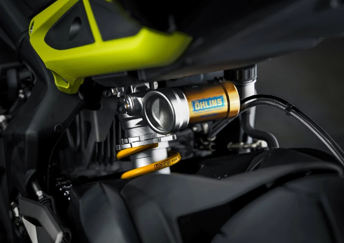 Triumph Street Triple Moto2 con suspensiones Öhlins.