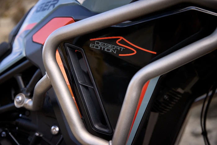 Tiger 900 Desert equipa de serie protectores para el tanque