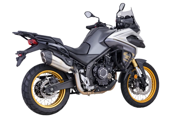 vista posterior lateral de la voge 525 AKT-VOGE DS525X Y DS900X Motos aventureras a otro nivel 1 Vista lateral de la Voge DS525X