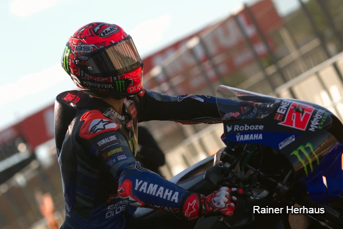 Listos para rodar en el test de MotoGP en Valencia con la Yamaha de Fabio