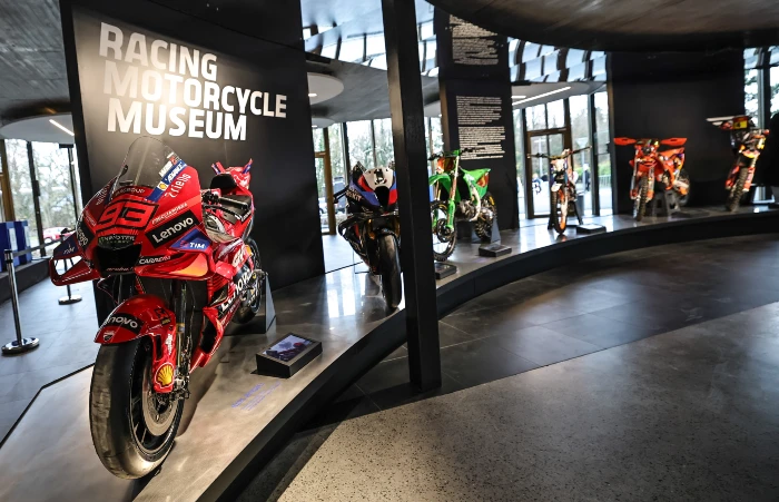 las motos de los campeones del motociclismo fim 2025 FIM inaugura el Racing Motorcycle Museum: un nuevo templo mundial del motociclismo 3 Estas son las motos de los campeones del mundo FIM 2025 en el Racing Motorcycle Museum.