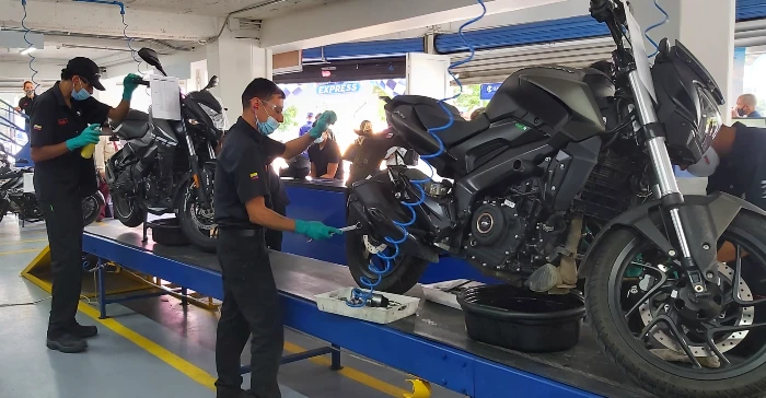 el mantenimiento de tu moto tambien lo pueden hacer Qué revisar en tu moto después de un viaje largo: checklist básica de seguridad 5 Taller de mecánica de motos