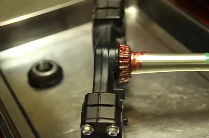 engrasar rodamientos Rodamientos para moto: qué son, para qué sirven y por qué son clave para la seguridad 4 El mantenimiento de los rodamientos evita accidentes a los motociclistas