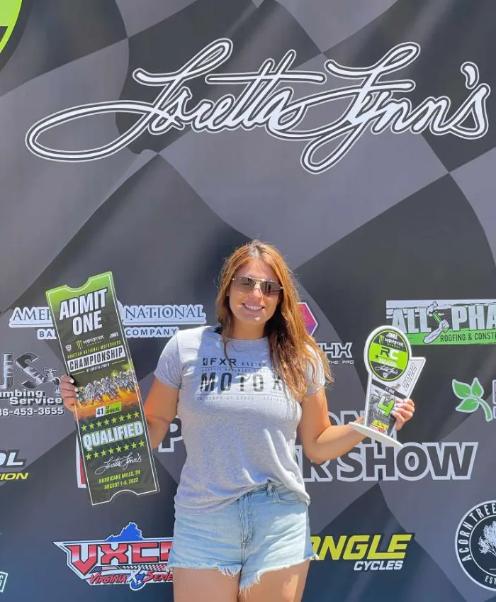 alicia goggel clasifica al lorettas lyns Personajes - Alicia Göggel: la colombiana que corre sin miedo y abre caminos 4 Alicia logra el pase al Loretta Lynn's