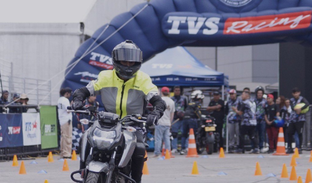 apache racing experience colombia Inicio 19 TVS Motor lanza en Colombia el Apache Racing Experience